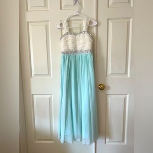 Beautiful dress for big kids.